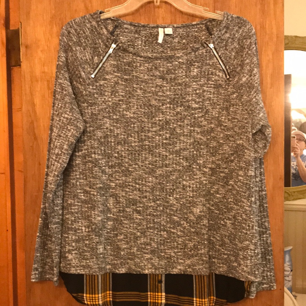 Black shirt with zippers